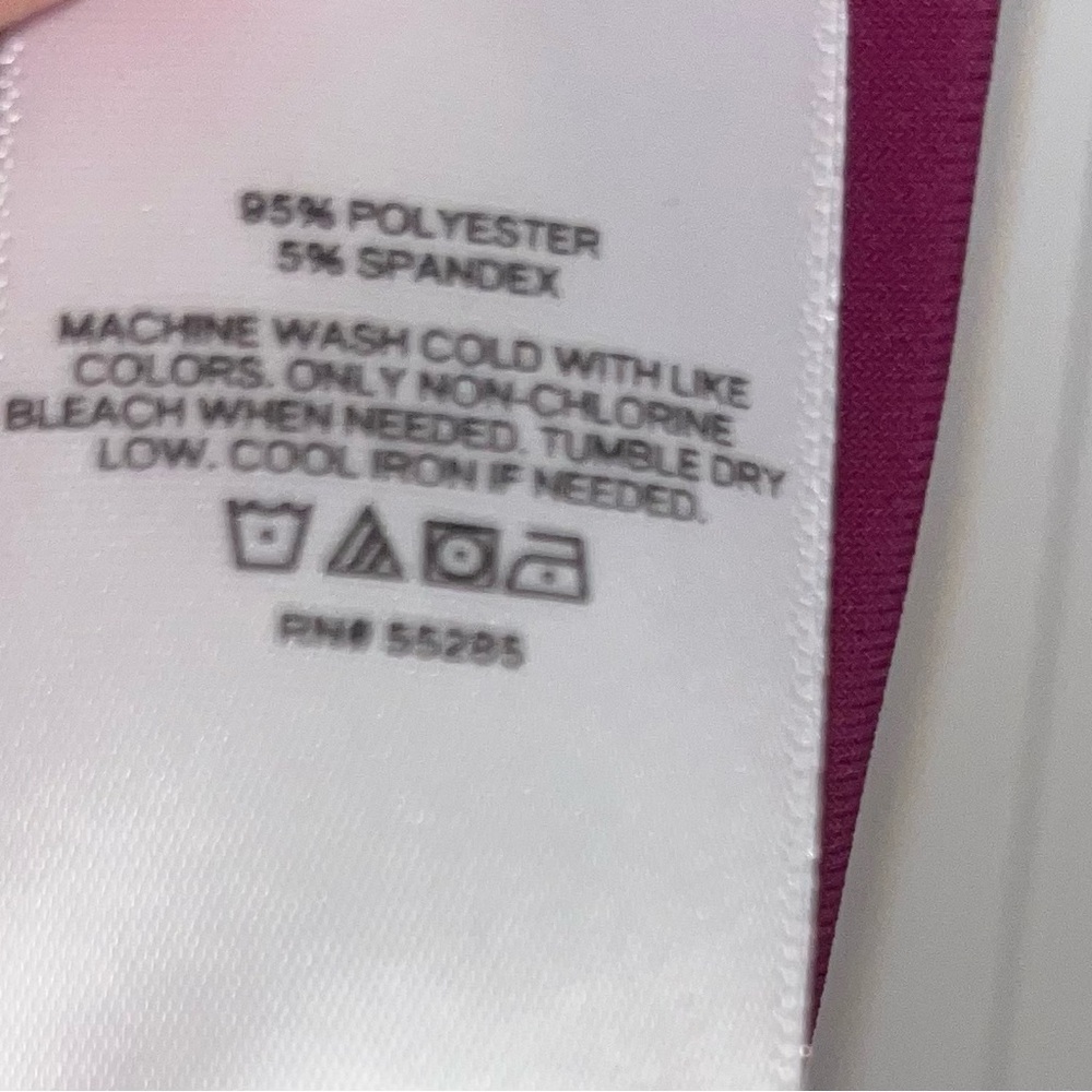 Express Sleeveless top Fuchsia size Medium NWT - Picture 3 of 4
